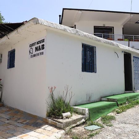 Guesthouse N&B Berat Bagian luar foto