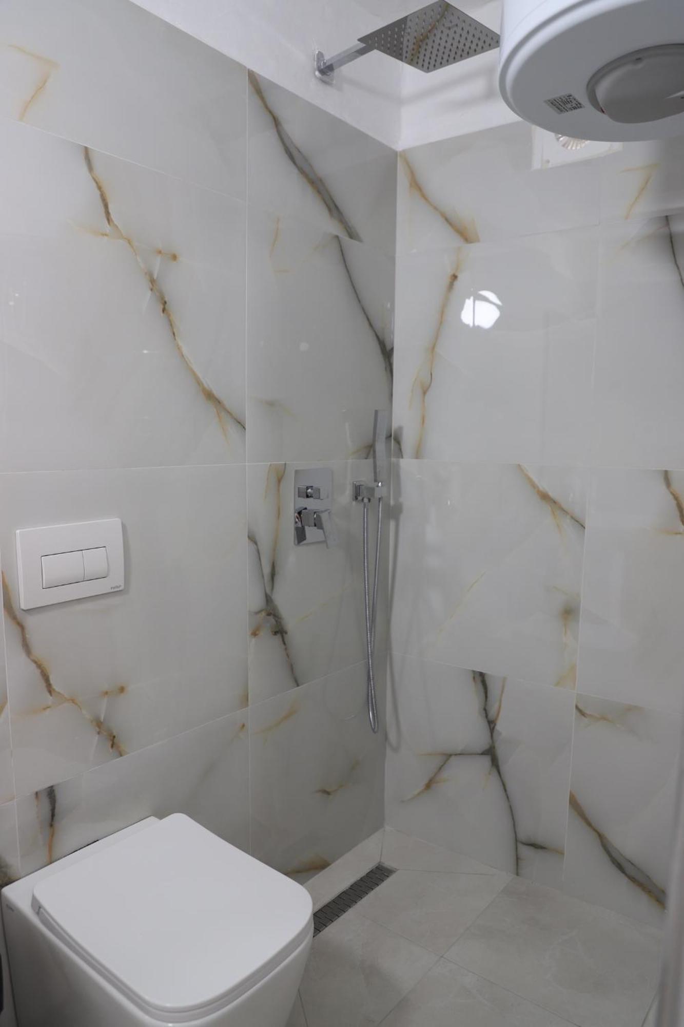Guesthouse N&B Berat Bagian luar foto