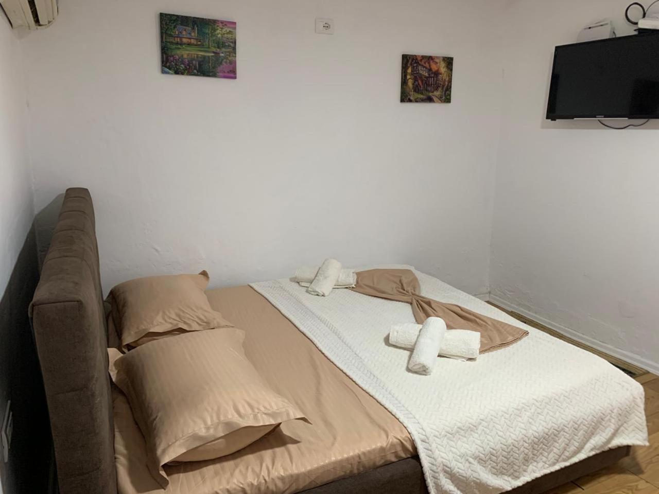 Guesthouse N&B Berat Bagian luar foto