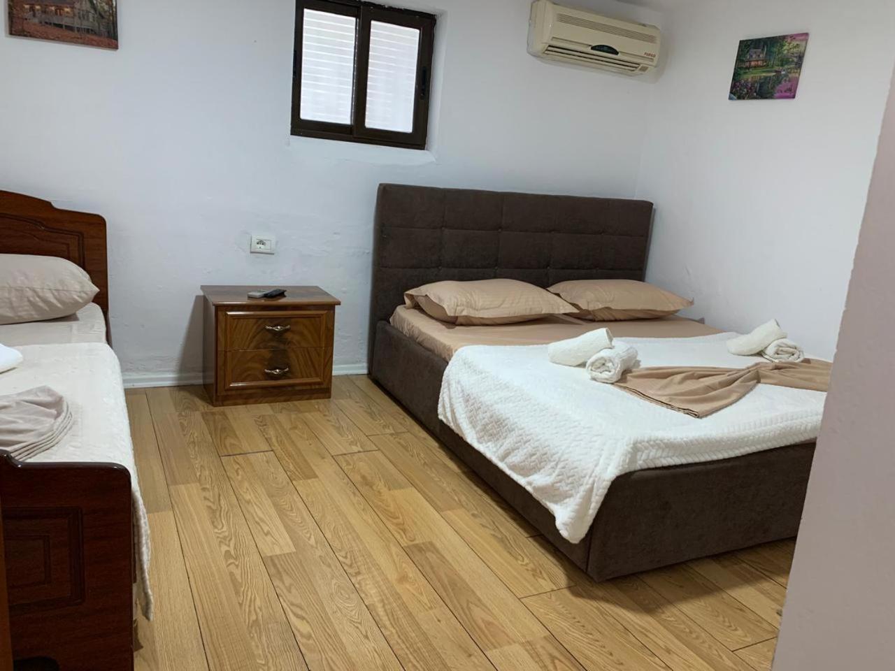 Guesthouse N&B Berat Bagian luar foto